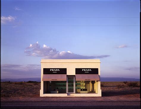 Prada marfa statue